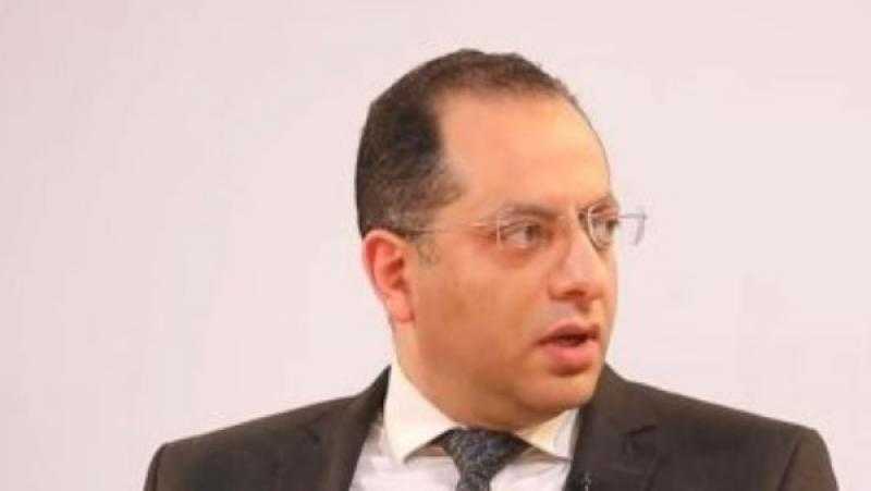 نائب رئيس شعبة الاتصالات يوضح حقيقة زيادة الرسوم الجمركية على هواتف آيفون
