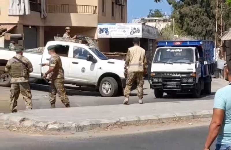 الجهات الفلسطينية تسلم دفعة جديدة من سلاح المخيمات للجيش اللبناني