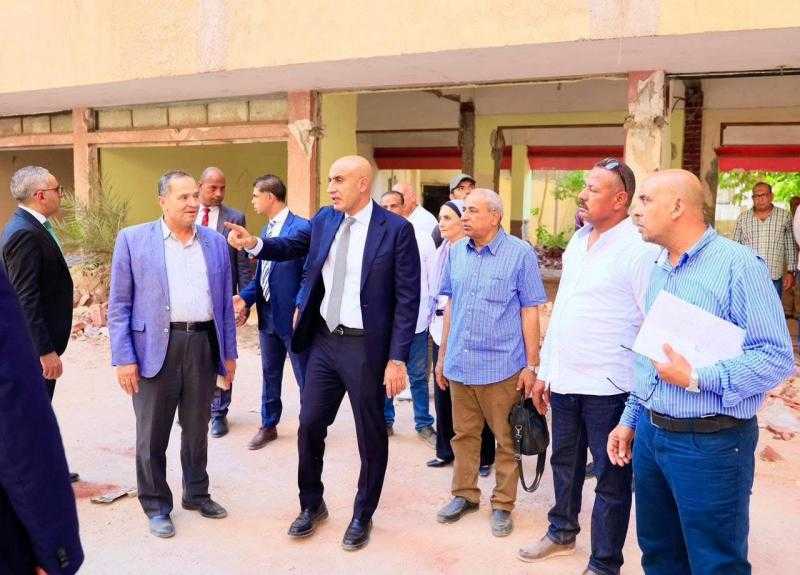 وزير التربية والتعليم يتفقد أعمال التجهيزات لتحويل مدرستين بغمرة والقصر العيني إلى مدارس مصرية يابانية
