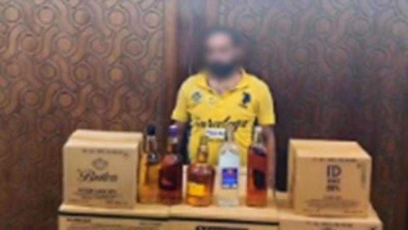 ضبط كميات كبيرة من المشروبات الكحولية داخل مخزن بالإسكندرية