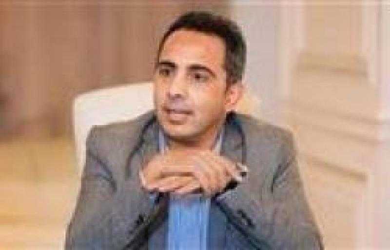 قيادي بحركة فتح: الاحتلال يمارس سياسة مزدوجة بين القتل بالقصف والتجويع