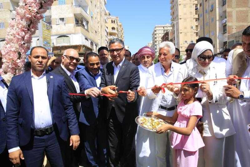 افتتاح «سوق اليوم الواحد» و«أهلاً مدارس» ومكتب السجل التجاري المميز بالغرفة التجارية بمطروح