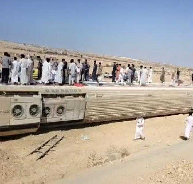 29 مصابا وتوقف حركة القطارات على خط مطروح بعد خروج عربات قطار عن مسارها