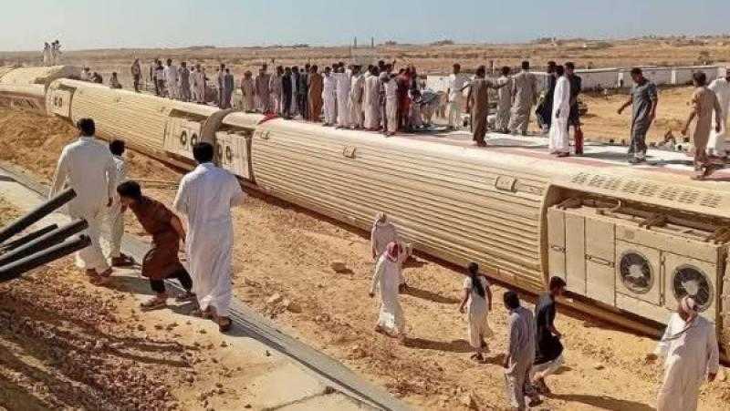 هل اصطدم قطار مطروح بلودر؟.. اللواء خالد شعيب يكشف