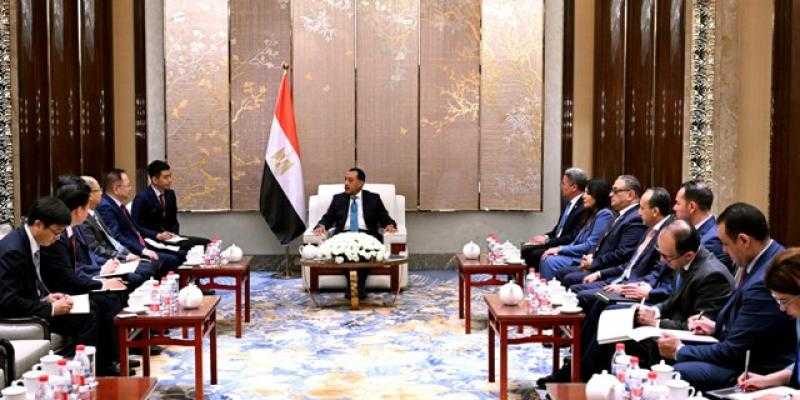 رئيس الوزراء يلتقي رئيس مجلس إدارة شركة «تيدا» الصينية القابضة| صور