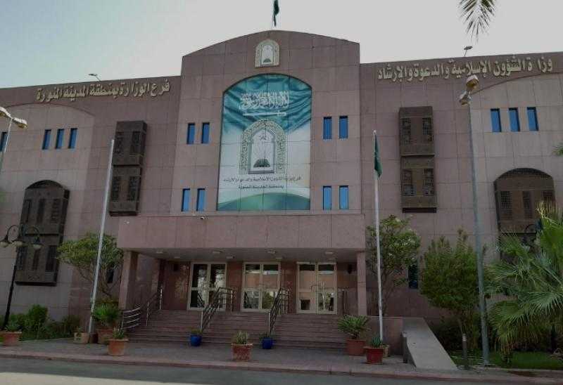 رسائل توعوية بأكثر من 10 لغات عالمية لخدمة المعتمرين في مسجد التنعيم