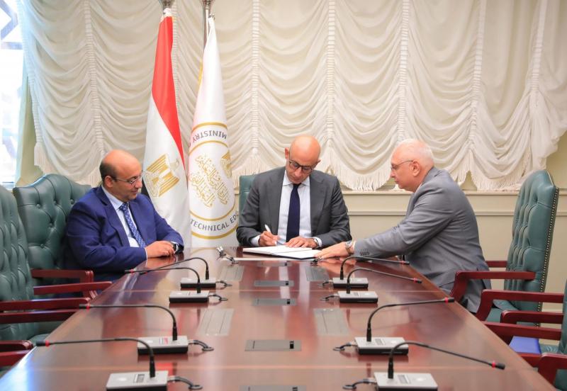 وزير التربية والتعليم يعتمد نتيجة امتحانات الدبلومات الفنية الدور الثاني ٢٠٢٥ بنسبة نجاح (89.88%)