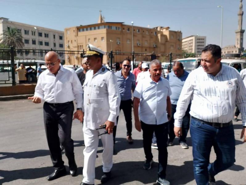 نائبا محافظ القاهرة يتفقدان موقف أحمد حلمي لمتابعة انتظام العمل