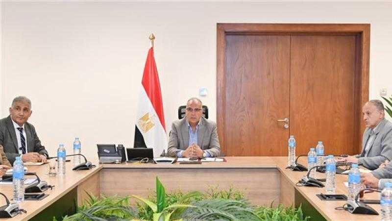 وزير الري يوجه بالتعامل المرن مع القناطر الرئيسية
