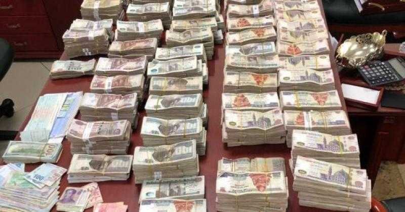 التحقيق مع 3 متهمين حاولوا غسل 40 مليون جنيه حصلة اتجار بالمخدرات