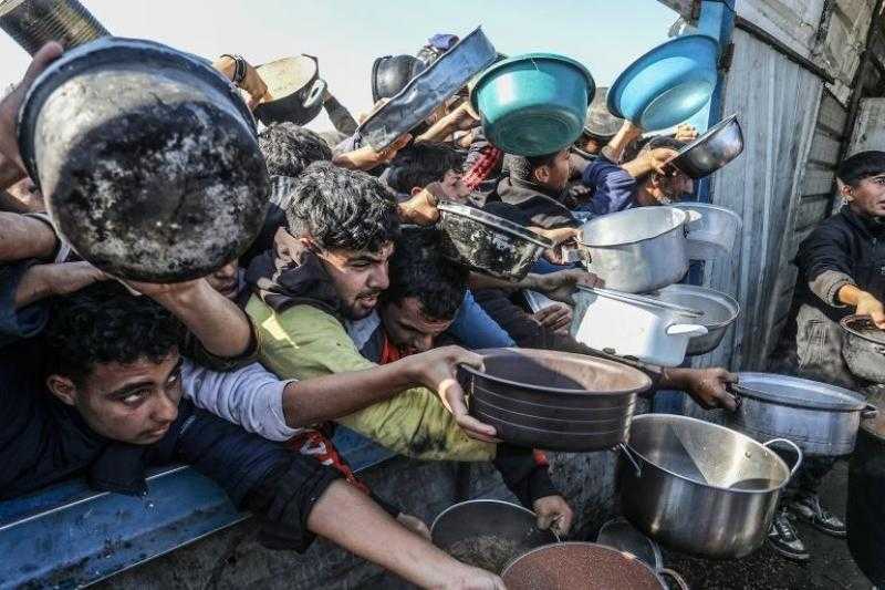 شهداء الجوع في غزة.. ارتفاع ضحايا التجويع إلى 387 وفاة