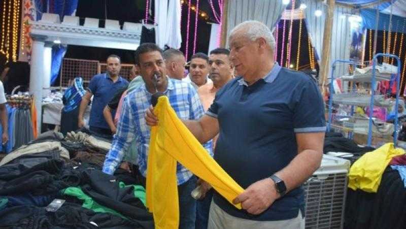محافظ الوادى الجديد يتفقد معرض المستلزمات المدرسية