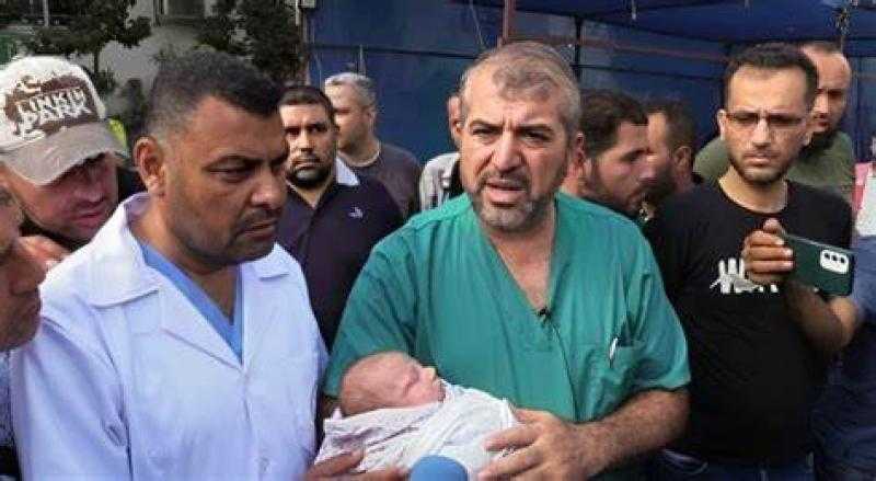 مدير الصحة في غزة متحديا تحذيرات الإخلاء الإسرائيلية: لن نخرج من مستشفياتنا والبديل هو الموت