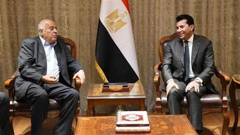 وزير الشباب والرياضة يلتقي نظيره الفلسطيني بمقر الوزارة بالعاصمة الإدارية