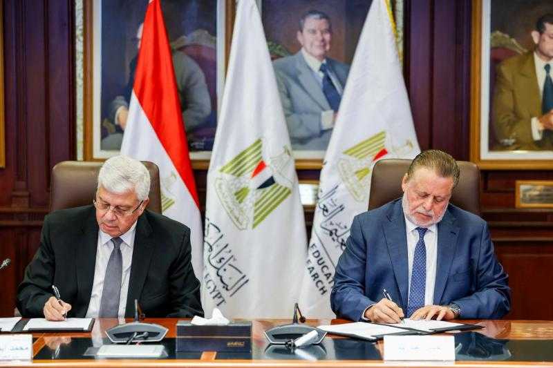 البنك المركزي والتعليم العالي يتعاونان لتوفير منح جامعية للطلاب المتفوقين ومتضرري وقف المعونة الأمريكية