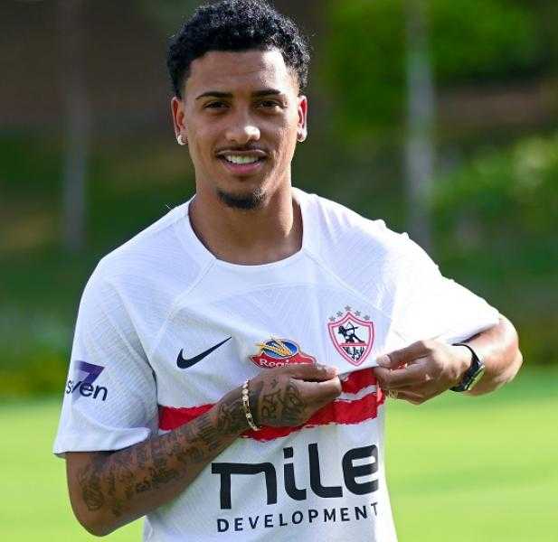 بيزيرا يوضح موقفه بعد أزمة منصة التتويج ويعتذر عن الموقف