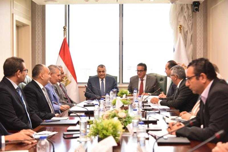 وزير الصحة يستقبل وزير الدولة للإنتاج الحربي لمناقشة المشروعات المشتركة بين الوزارتين