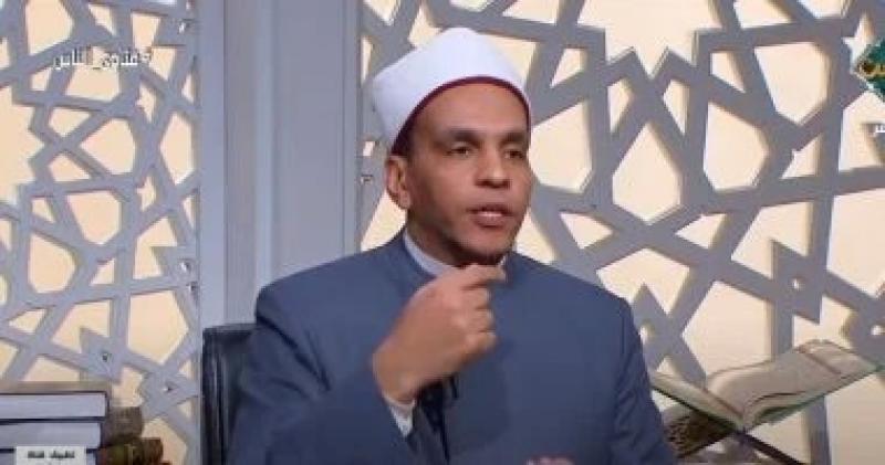 ما حكم الصلاة خلف إمام عبر التليفزيون أو الإنترنت؟.. أمين الفتوى يجيب