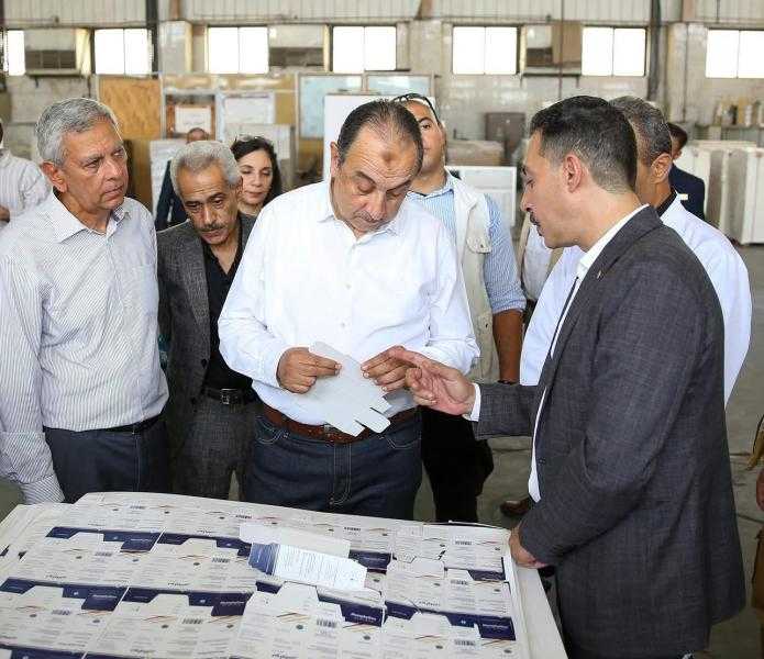 وزير قطاع الأعمال العام في زيارة ميدانية لشركة العبوات والمستلزمات الطبية بالعاشر من رمضان