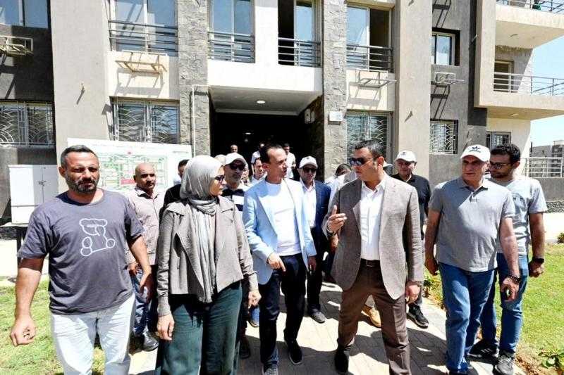 وزير الإسكان يتفقد سير العمل بالمشروع السكني ”جنة 4” بمدينة الشيخ زايد