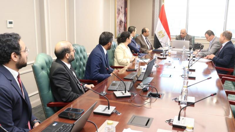 الكهرباء تبحث مع «سكاتك» النرويجية توطين صناعة بطاريات التخزين وتنفيذ مشروعات كبرى للهيدروجين الأخضر