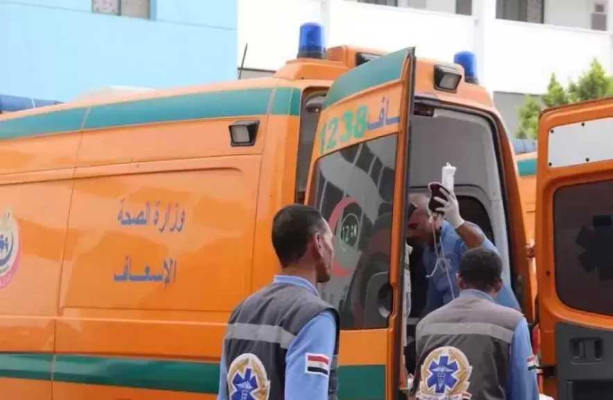​إصابة 14 عاملا في تصادم أتوبيس وشاحنة على طريق سفاجا