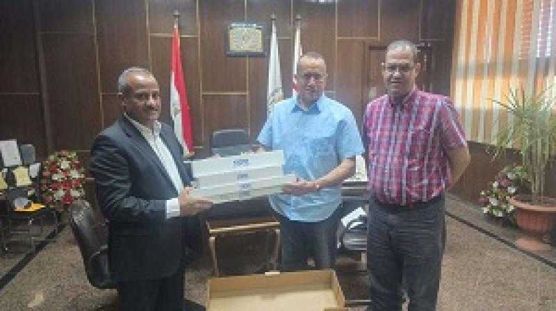 النائب أحمد حسن يتبرع بجهاز لعلاج مرضى الأورام بعد فوزه في انتخابات الشيوخ بأسيوط