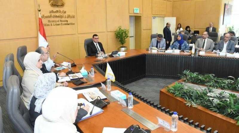 وزير الإسكان يعقد اجتماعًا موسعًا مع مسئولي مديريات الإسكان بمختلف المحافظات