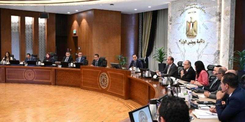 رئيس الوزراء يتابع جهود توفير الأدوية والمستلزمات وإجراءات توطين صناعة الدواء