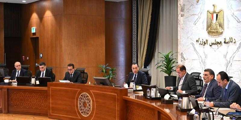 رئيس الوزراء: الرئيس عبد الفتاح السيسي يوجه بضرورة العمل على توطين صناعة الأدوية والمستلزمات الطبية في مصر