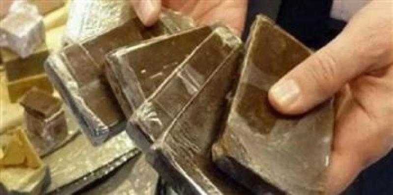 بحوزتهم كميات من المخدرات.. حبس 5 متهمين بترويج أقراص مخدرة في حلوان