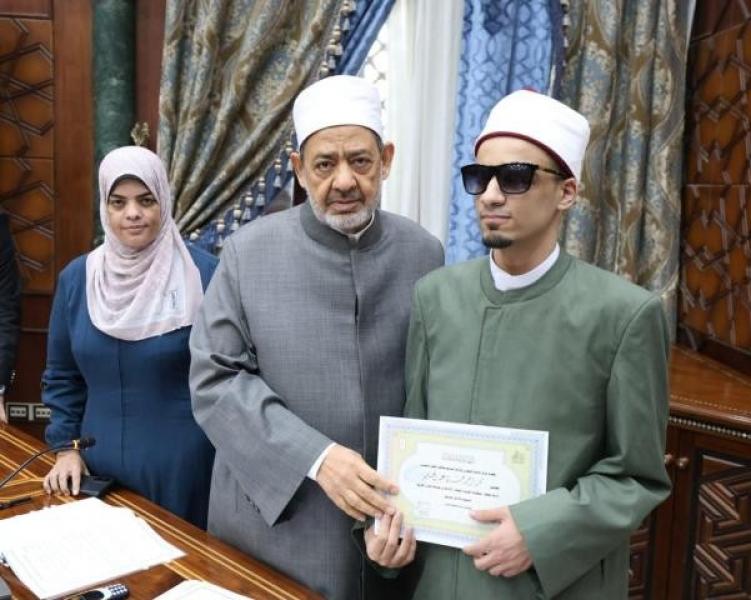 الإمام الأكبر يُكرّم الطلاب الأوائل في حفظ «الخريدة البهية» ويؤكد اعتزاز الأزهر في نشر مذهب أهل السنة|صور