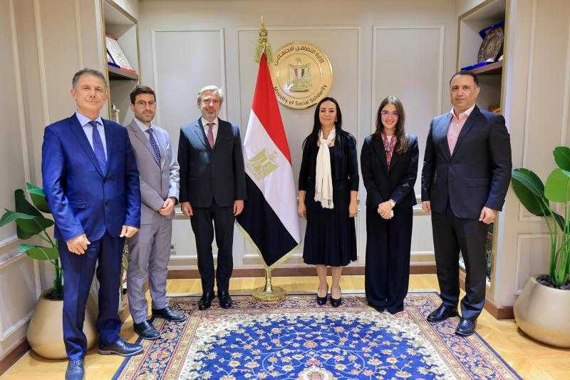 وزيرة التضامن الاجتماعي تلتقي سفير إيطاليا بالقاهرة