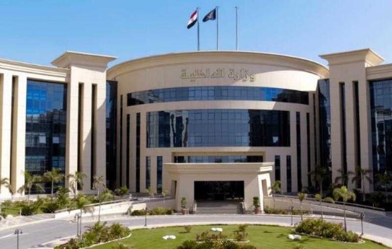 مصدر أمني يكشف حقيقة فيديو متداول عن مشاجرة داخل سيارة أجرة بالشرقية