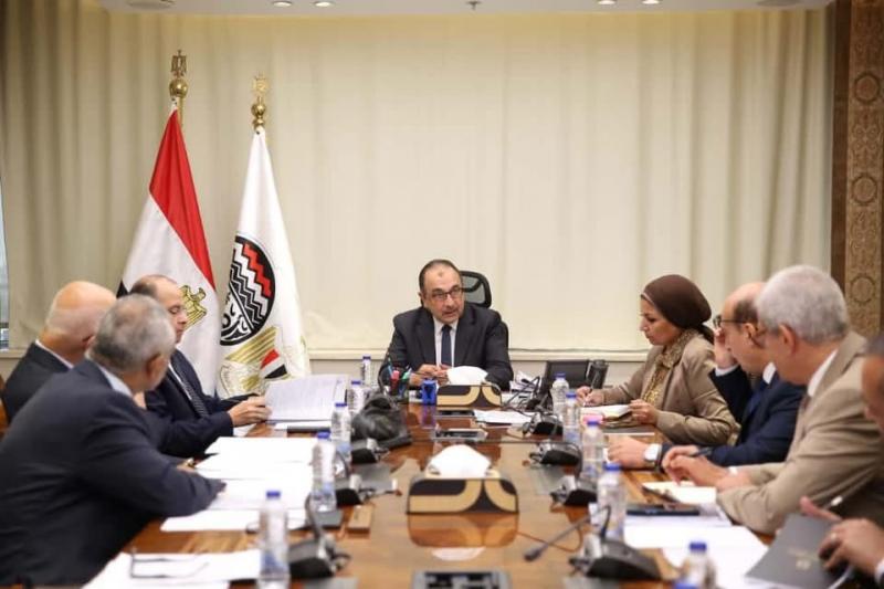 وزير قطاع الأعمال العام يتابع موقف مشروعات شركة الإسكندرية للاستثمارات والتنمية العمرانية وتوسعاتها الجديدة