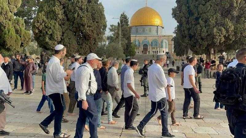 مستوطنون متطرفون يقتحمون المسجد الأقصى