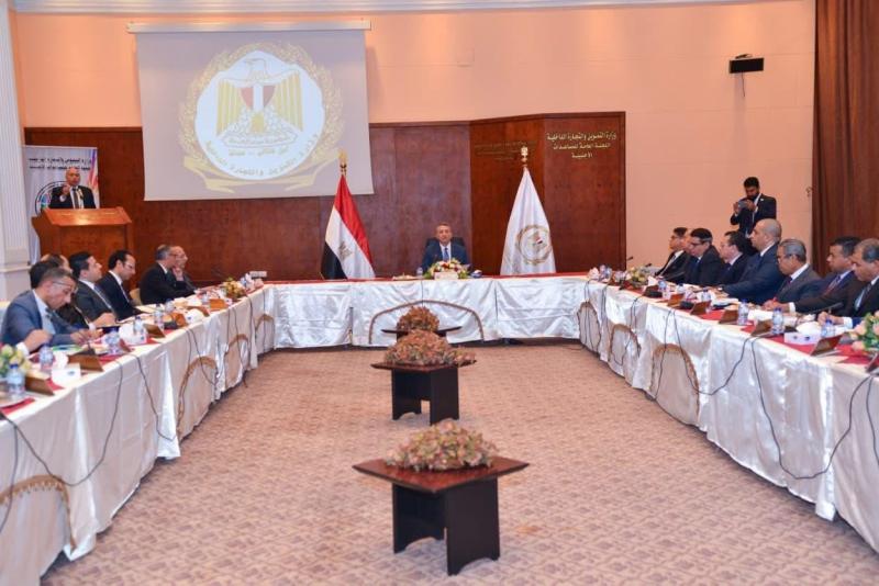 تنفيذًا لتوجيهات وزير التموين.. اللواء وليد أبو المجد نائب الوزير يعقد اجتماعًا موسعًا مع مديري المديريات بالمحافظات