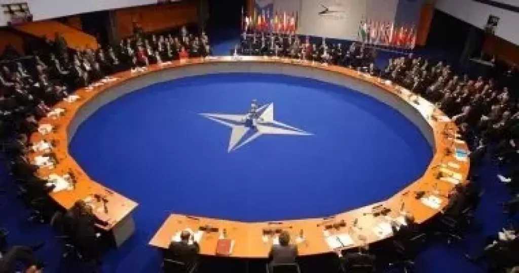 الناتو يجدد التزامه بمعاهدة عدم الانتشار النووي ويحذر من تدهور البيئة الأمنية العالمية
