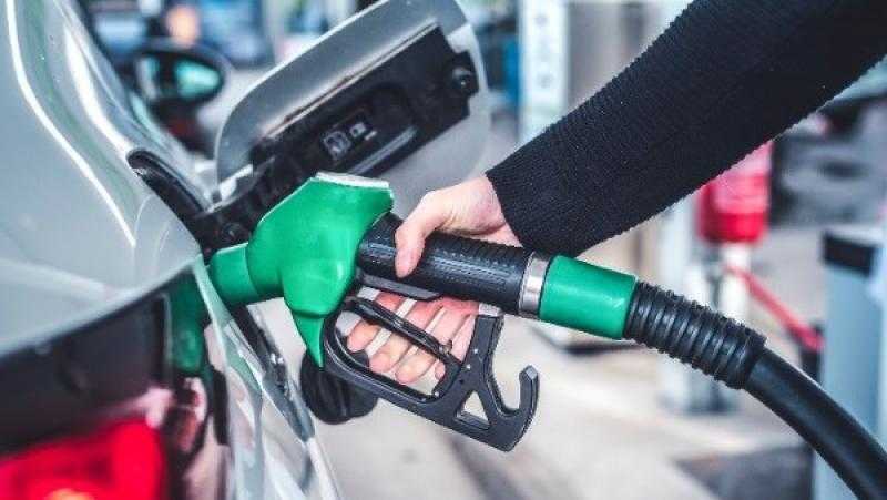 خبير: 3 عوامل رئيسية تتحكم في قرار تسعير المواد البترولية القادم