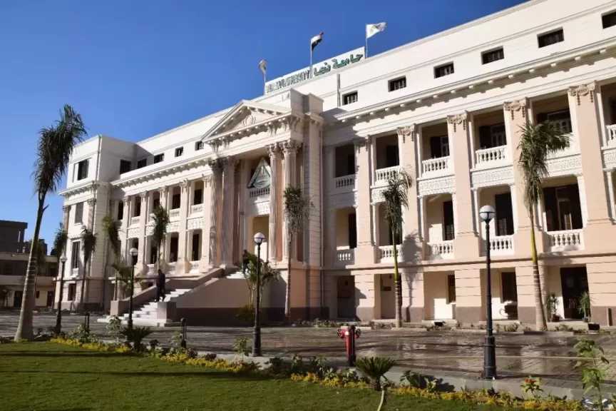 نائب رئيس جامعة بنها الأهلية يتفقد انتظام الدراسة بالفصل الدراسي الثاني