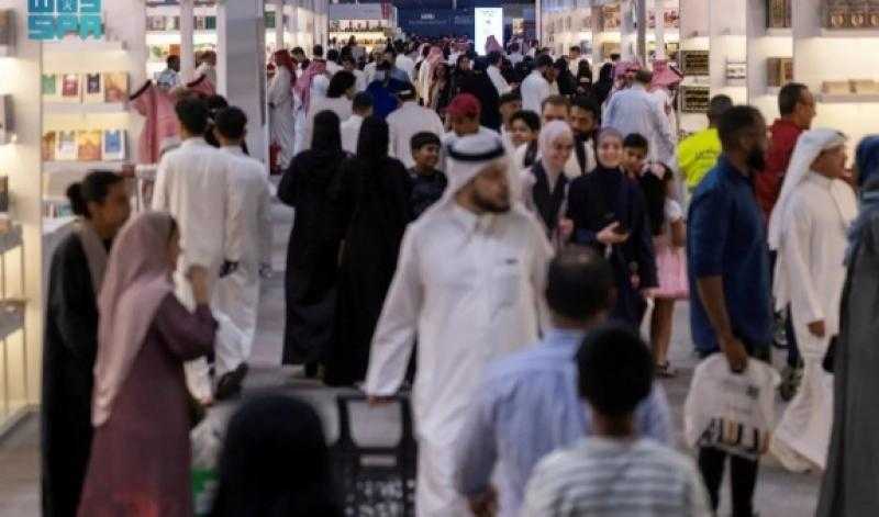 معرض الرياض الدولي للكتاب يواصل فعالياته كأكبر تظاهرة ثقافية في المنطقة بمشاركة ألفي دار نشر