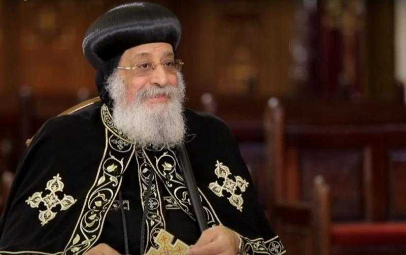 البابا تواضروس خلال زيارة إيبارشية منفلوط يستمع للنشيد الوطني المصري بأربع لغات