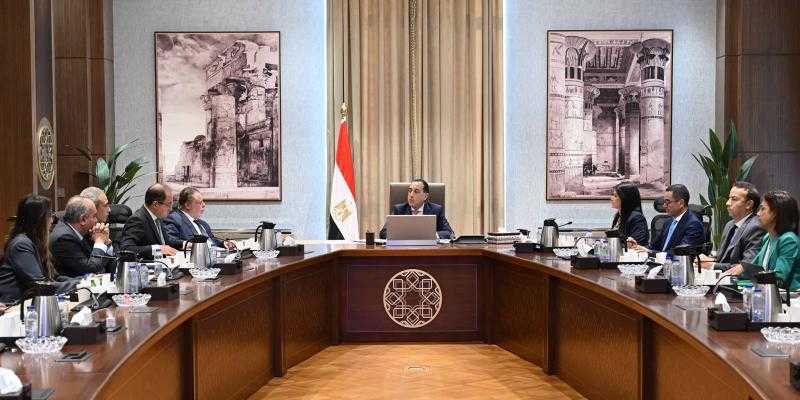 رئيس الوزراء يتابع جهود لجنة إدارة الدين العام الخارجي وتنظيم الاقتراض