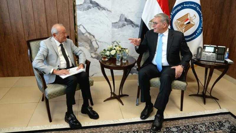 وزير البترول يبحث مع المهندس نجيب ساويرس تعزيز الاستثمارات في قطاع التعدين والتنقيب عن الذهب