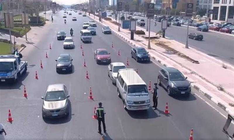النشرة المرورية.. سيولة مرورية على الطرق والمحاور بالقاهرة والجيزة