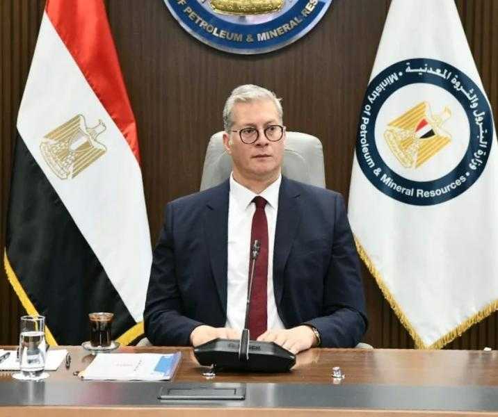 وزير البترول يستعرض أمام الرئيس السيسي الفرص الاستثمارية المتاحة في مجالات البحث والاستكشاف