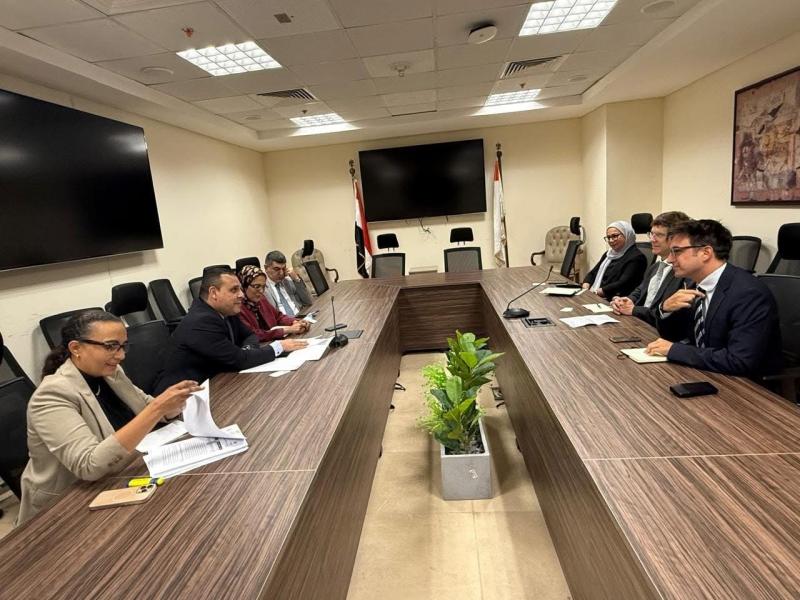 التمثيل التجاري المصري يبحث مع المستشار التجاري البريطاني بالقاهرة سبل الارتقاء بالعلاقات الاقتصادية