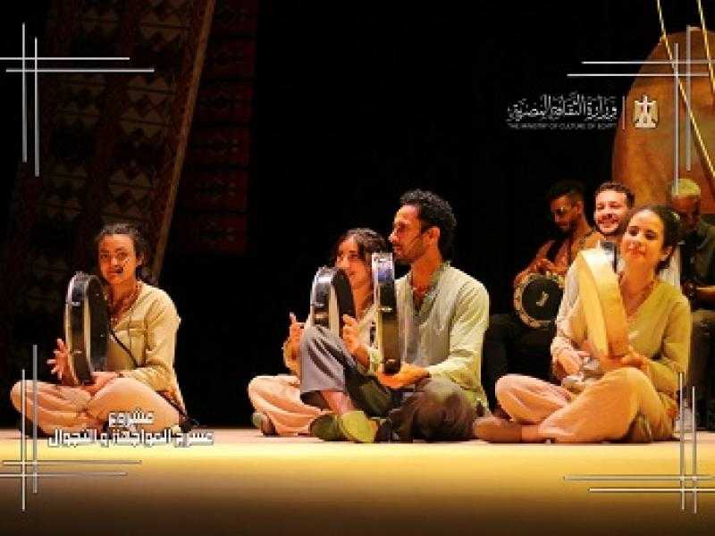 وسط حضور جماهيري كبير.. مسرحية السمسمية تبدأ جولتها في شمال سيناء