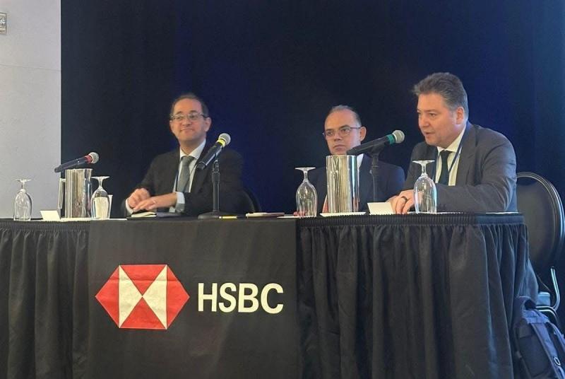 رئيس هيئة الرقابة المالية يشارك في حوار مفتوح مع المستثمرين في Jefferies وHSBC بواشنطن