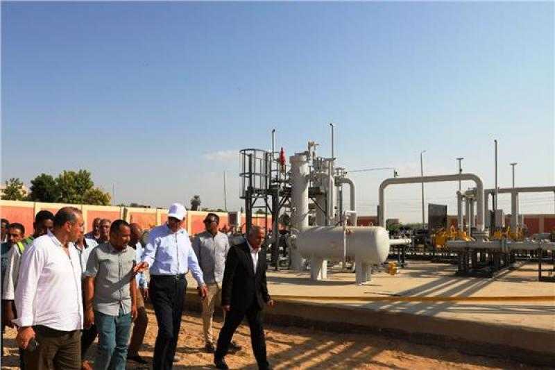 محافظ أسوان: التنسيق مع وزير البترول لاستكمال توصيل الغاز بكوم أمبو